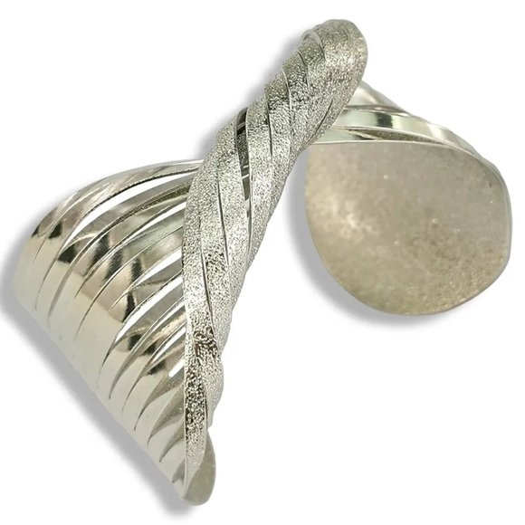 Elegant Queen Spiral Stripe Stainless Steel Twist Silver Plated Cuff Bracelet… - Picture 2 of 6